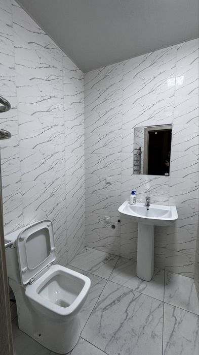 сдаётся помещение в Zarafshan city , с офисной мебелью в бонус