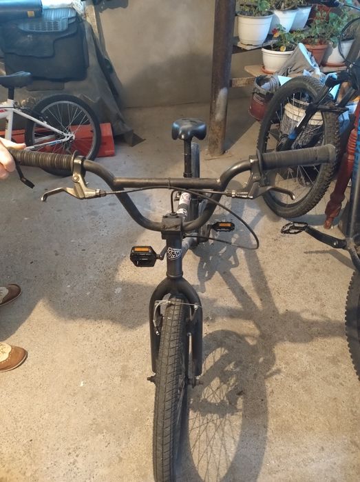 Vând BMX de trucuri