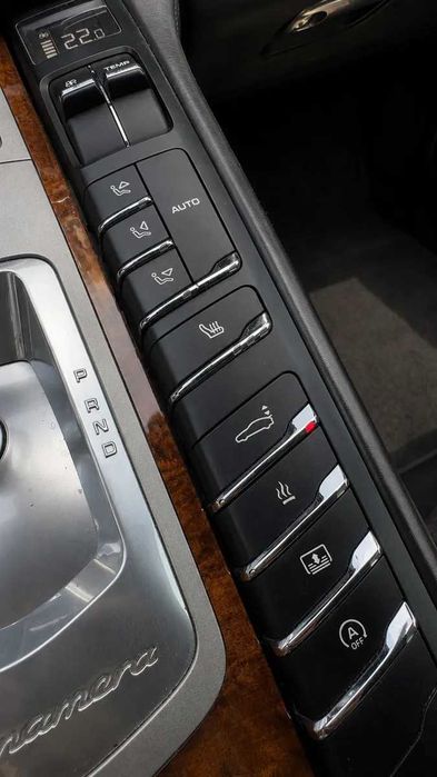 Porsche Panamera 4 • 3.6 V6 • 300 cp • PDK • Tractiune integrala • Sistem de sunet Burmester