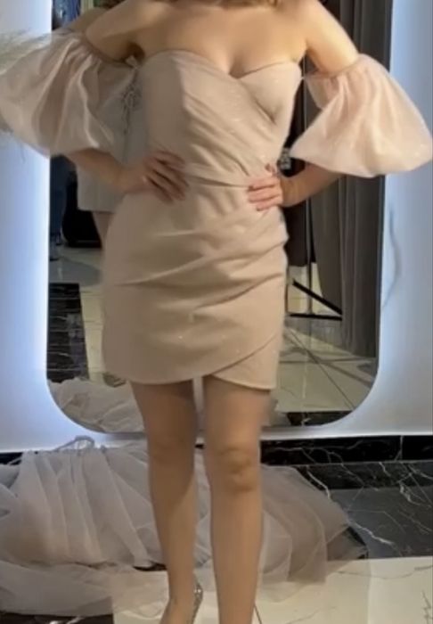 Платье светло-розового цвета