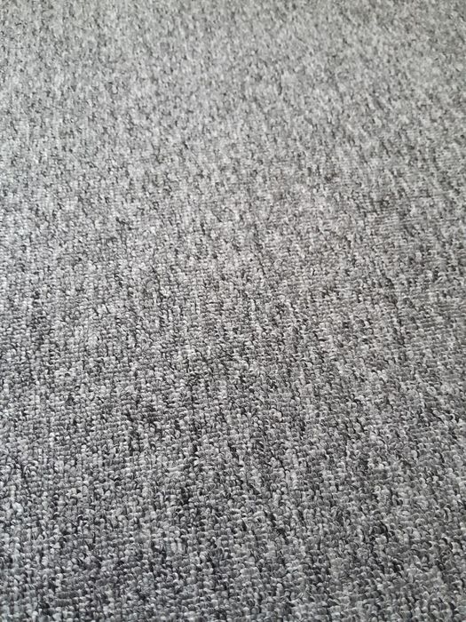 Gilam sotiladi. 730cm boʻyi 320 eni. 1haftada sotilishi kerak