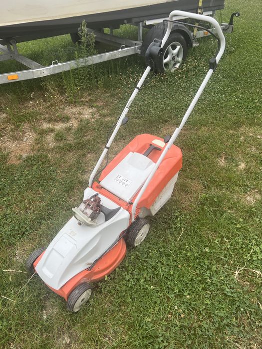Masina de tuns iarba stihl