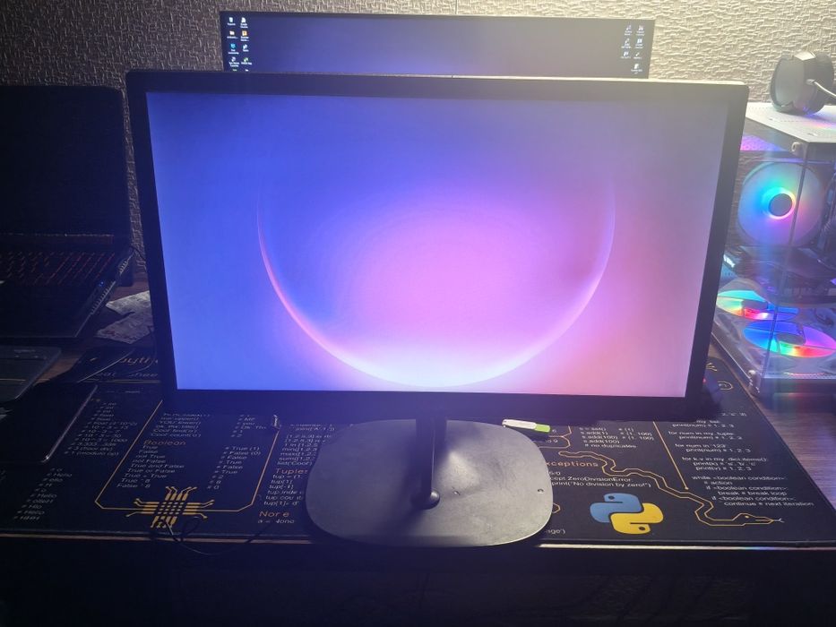 Продам монитор 21 дюйм Lg 22M35AA