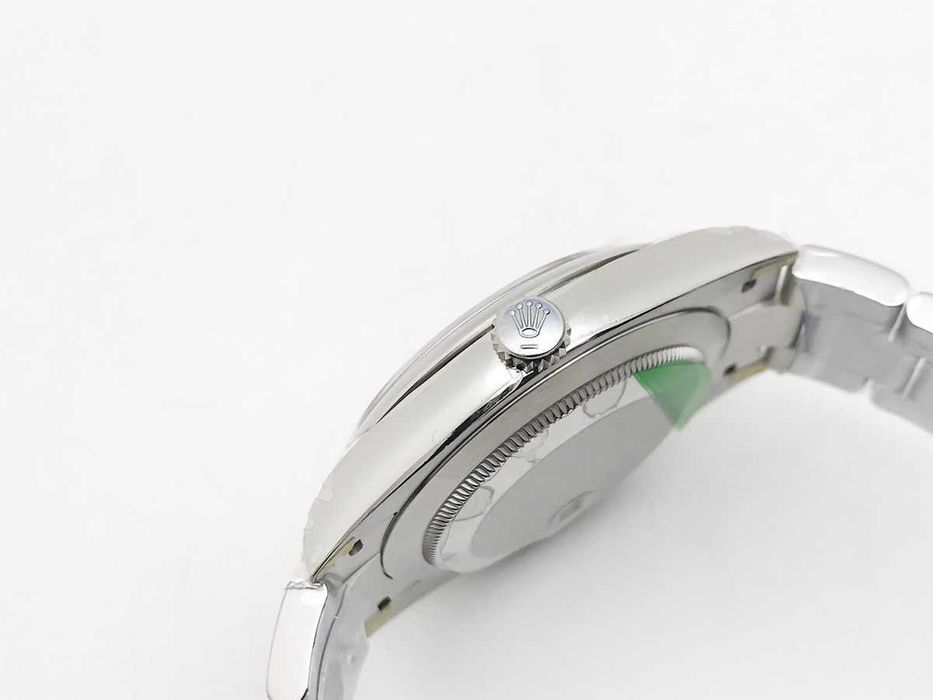 Rolex Oyster Perpetual 124300 41mm Червен циферблат – реални снимки – Sofia