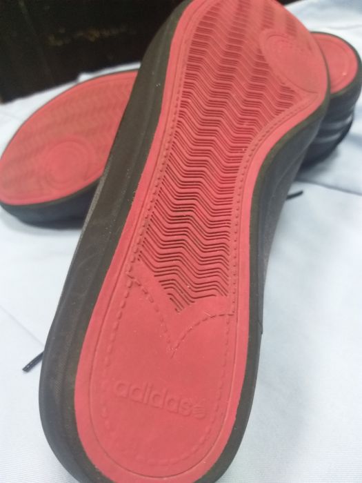 Adidas dama nr 38 negri Selena  Gomez