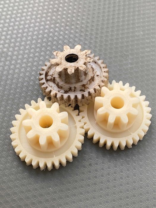 Токарные работы, Изготовлен, Шестерни, Крепление из пластика и резины.