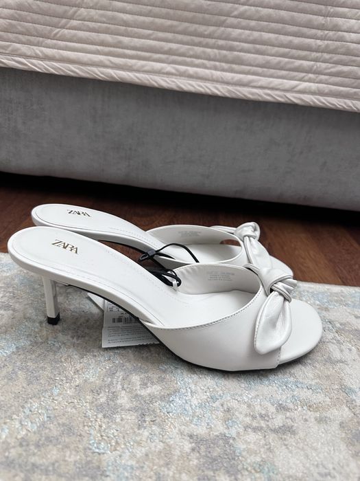 Босоножки от Zara .