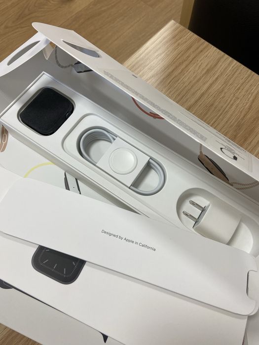 Apple Watch Series 5 44mm GPS, Space Gray Aluminum.
