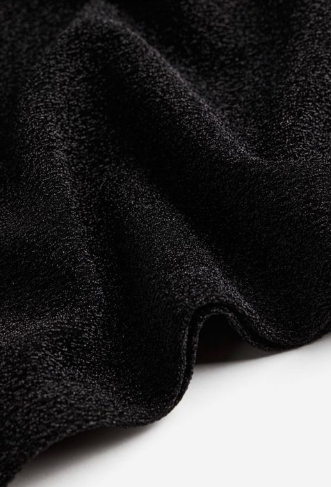 Рокля с квадратно деколте от HM