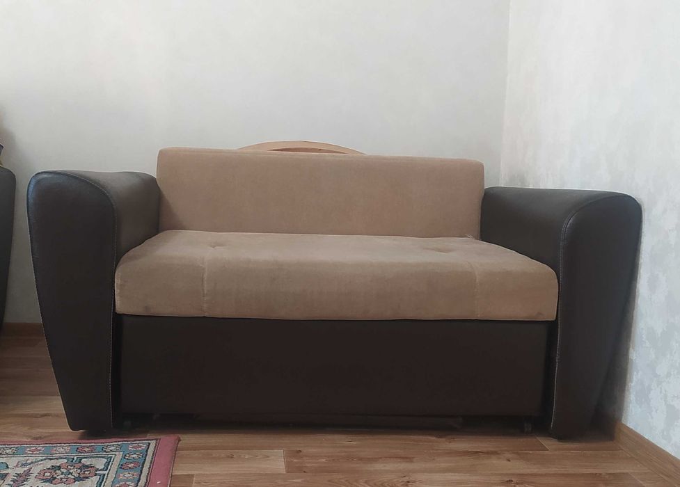 Срочно продам Диваны 3+2