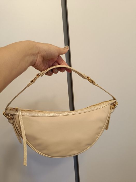 Впечатляващи Нови Чанти на BY FAR и шалове от алпака вълна