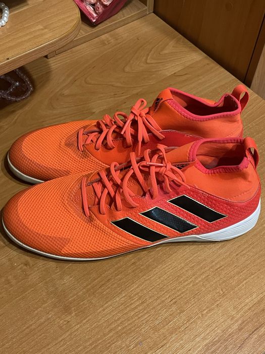 Продам оригинальные кроссовки adidas