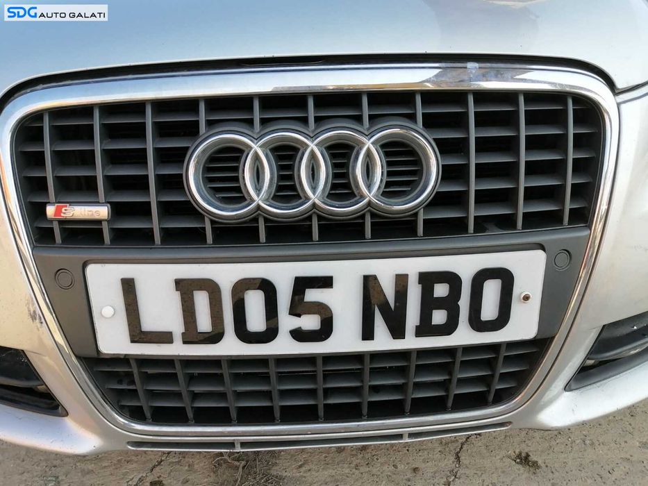 Grila Centrala cu Sigla Emblema cu Locas Senzori Parcare Audi A4 B7 2005 - 2008