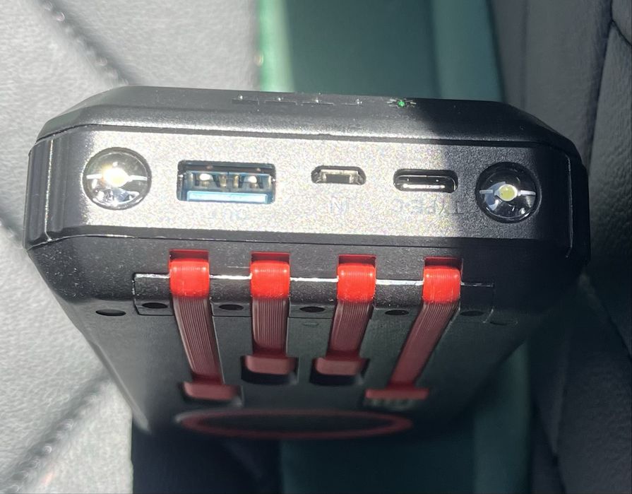 Power bank de mare capacitate / perfect funcțional cu încărcare solară !