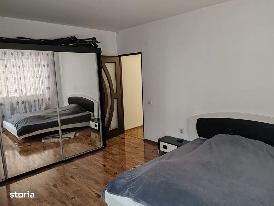 Apartament cu 2 camere, 55 mp, decomandat, etaj intermediar,  zona Edg