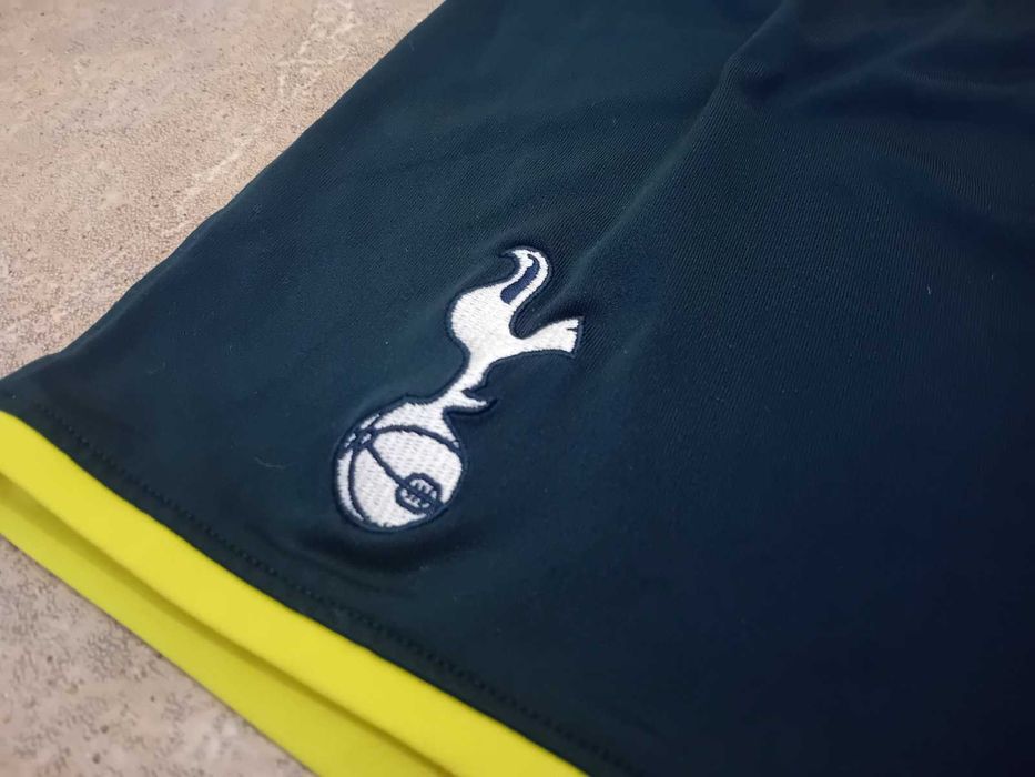 Оригинални къси панталони на Тотнъм - under armour