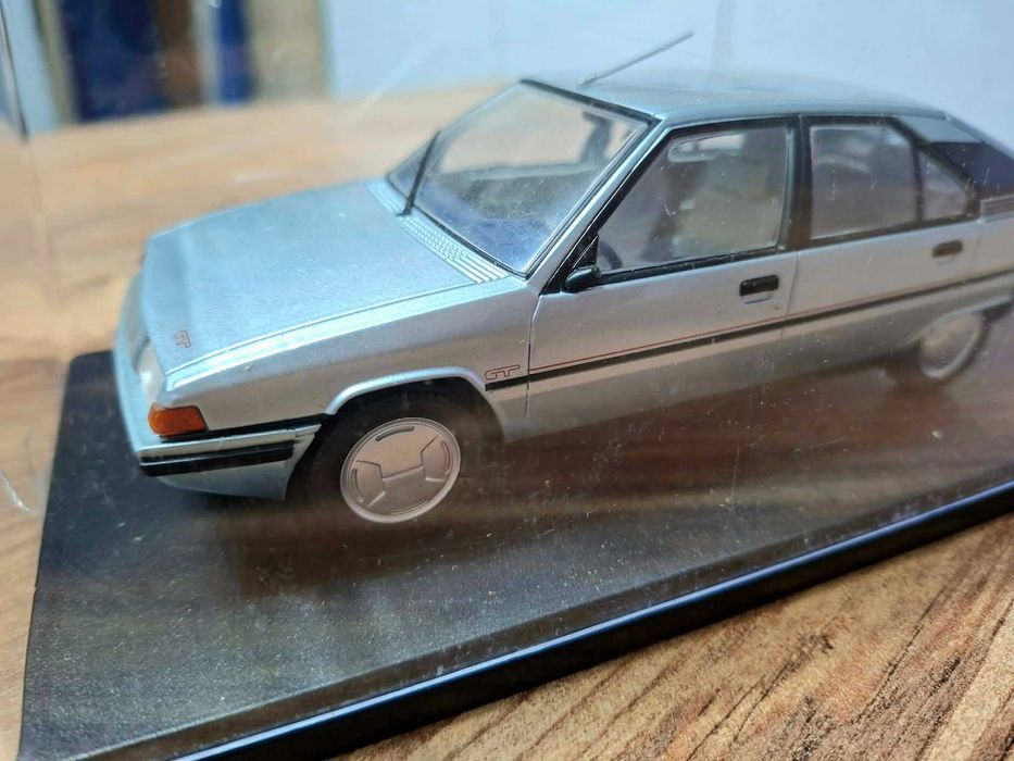 Продавам модел на автомобил в мащаб 1/24 Ситроен