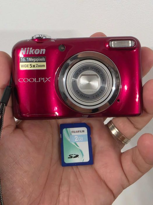 Aparat foto digital compact Nikon A10 Rosu editie limitata  16.1 MP 5xZoom