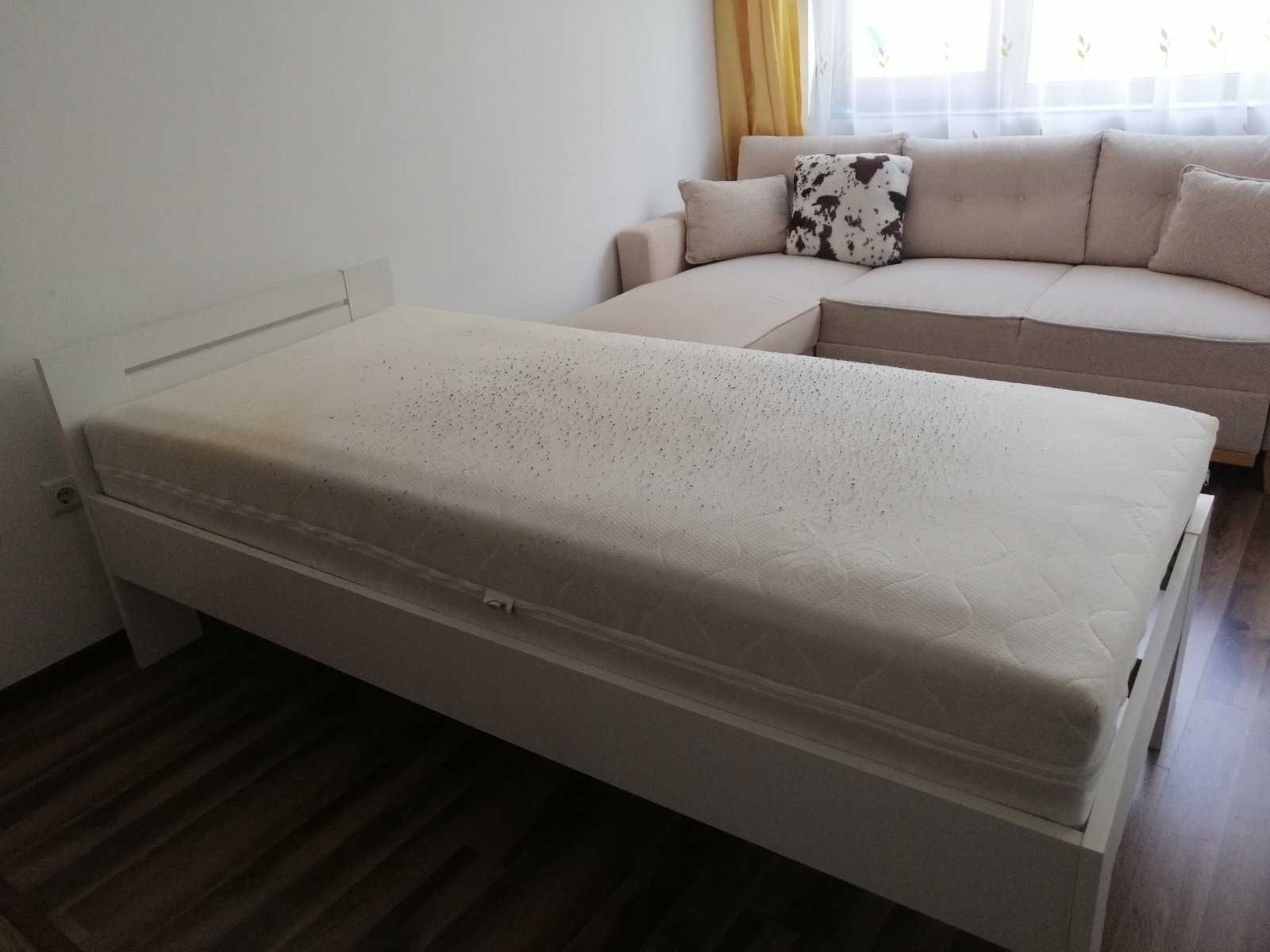 Продава запазено легло с матрак гр. Бургас Център • OLX.bg