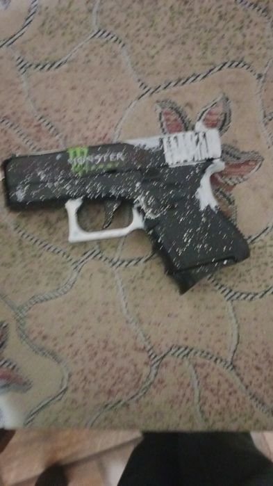 Продаю пистолет (игрушечный) с монстром