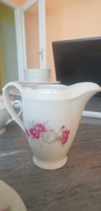 Порцеланов комплект за чай