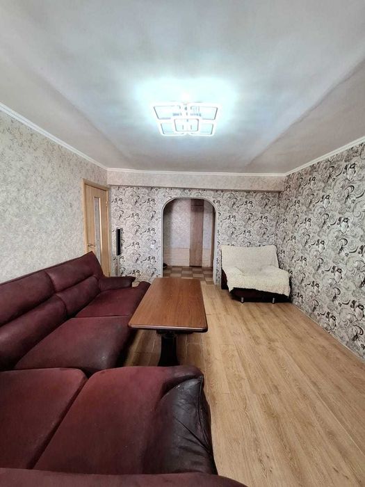 Продаётся  4 комн. квартира, район Универмаг