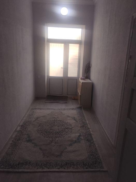 Жомбой марказида хокимият олдида ховли сотилади