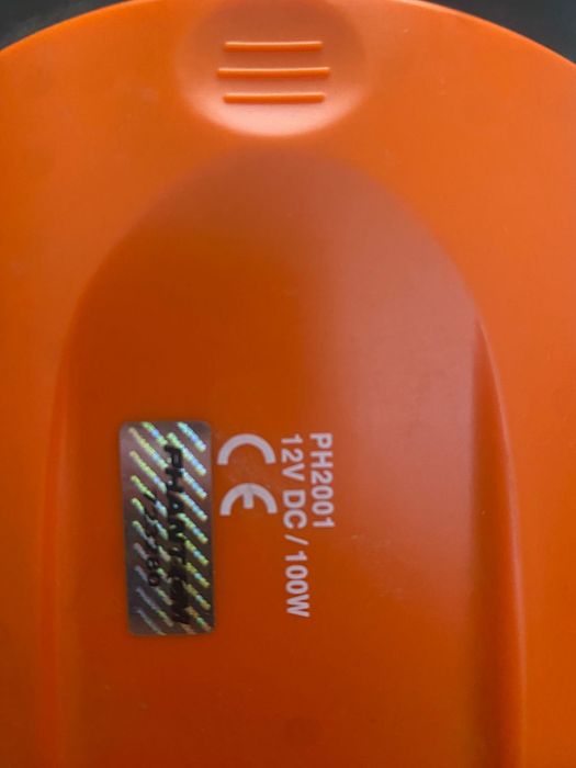 Автомобильный пылесос Phantom PH2001.