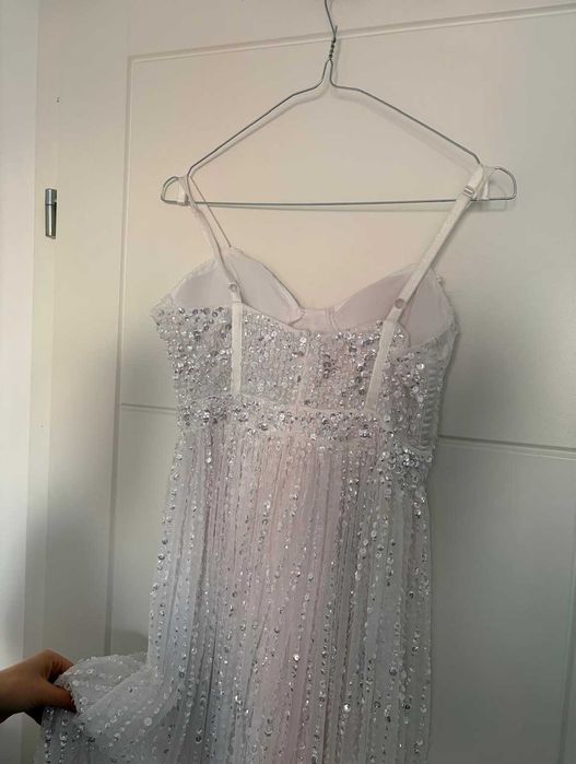 Vand rochia de mireasa Asos Bridal, marimea 34, curatata profesional