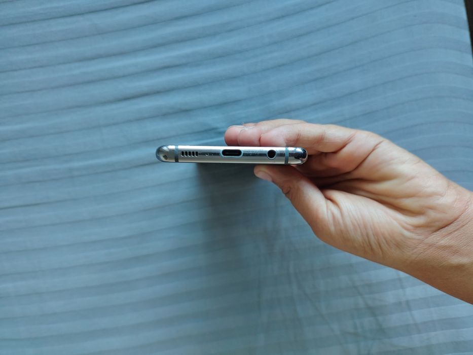 Vând Samsung s10 in stare f buna