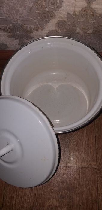 Кастрюля Ссср б/у 50 тыс эмалированная