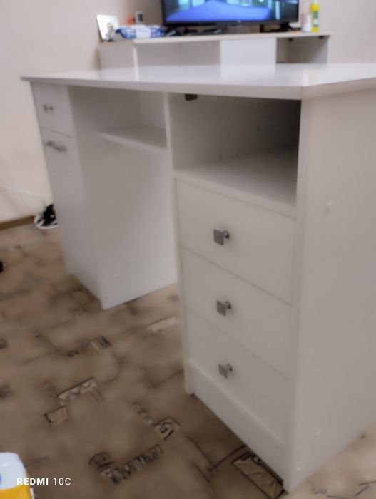 Продам стол маникюрный.