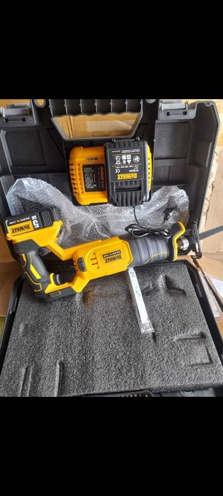 Vând fierăstrău sabie Dewalt