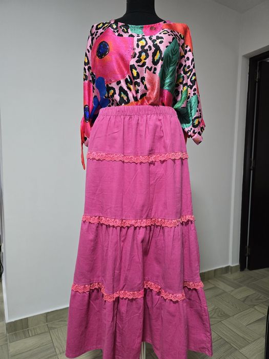 Fusta fucsia din raiat, model cu volane, bumbac premium;