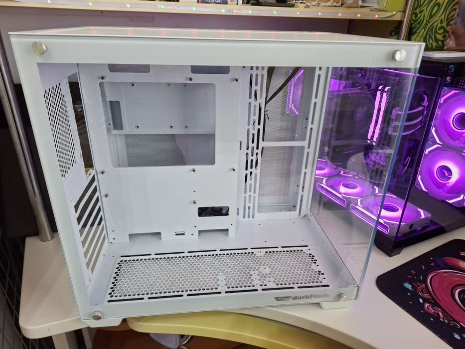 Компютърна кутия бяла АТХ