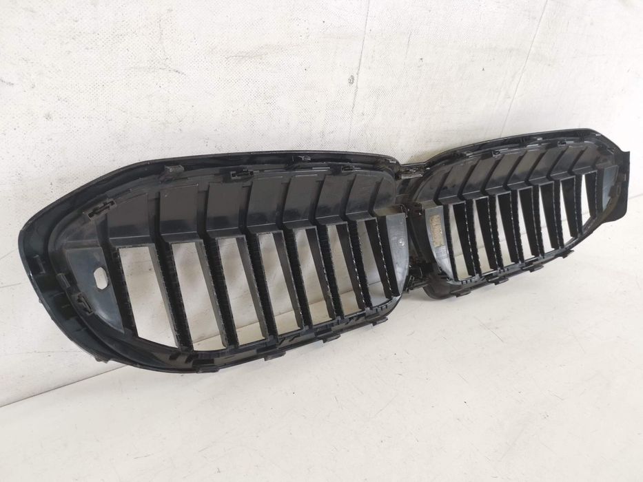 БМВ 3 Седан / BMW 3 Sedan [ - ] Оригинална радиаторна решетка в добро