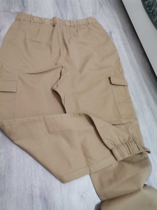 Pantaloni talie înaltă stil camo H&M