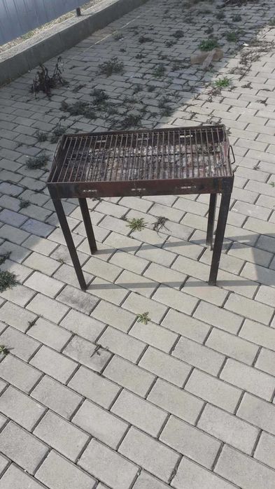 Gratar metalic pentru carbuni