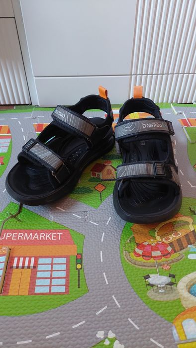 Продам сандали на мальчика