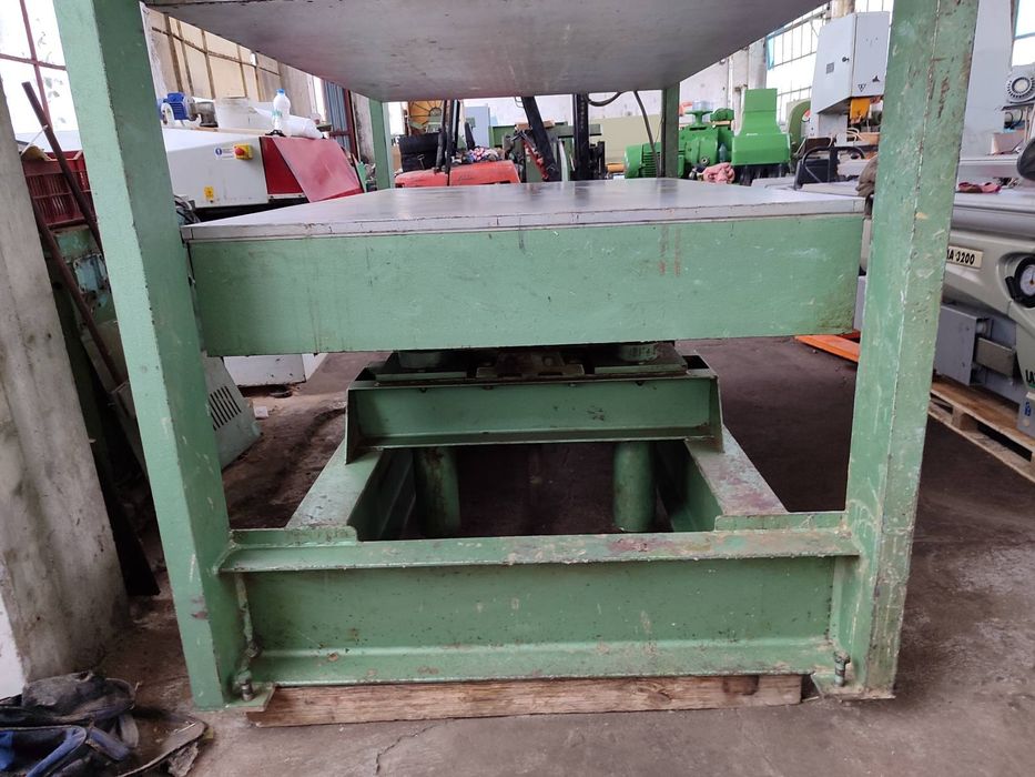 топла преса за врати  и фурнир затопляне с електрически нагреватели