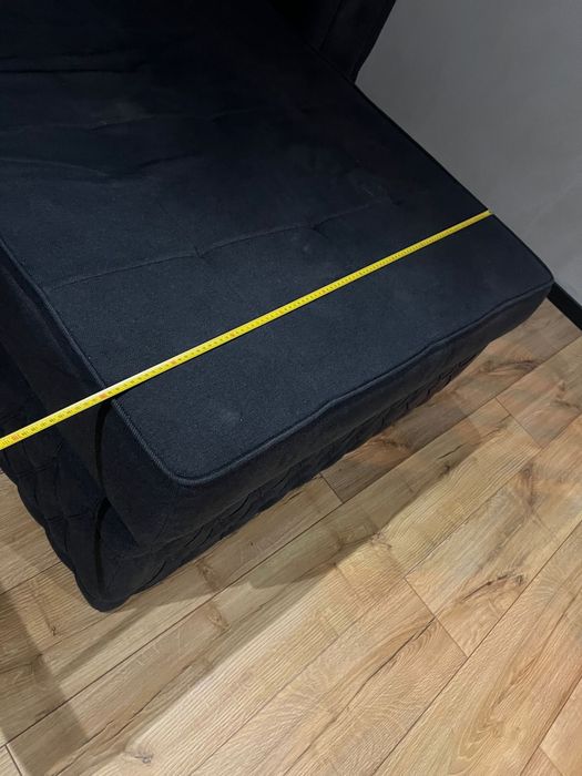 Canapea extensibila cu cadru din lemn masiv