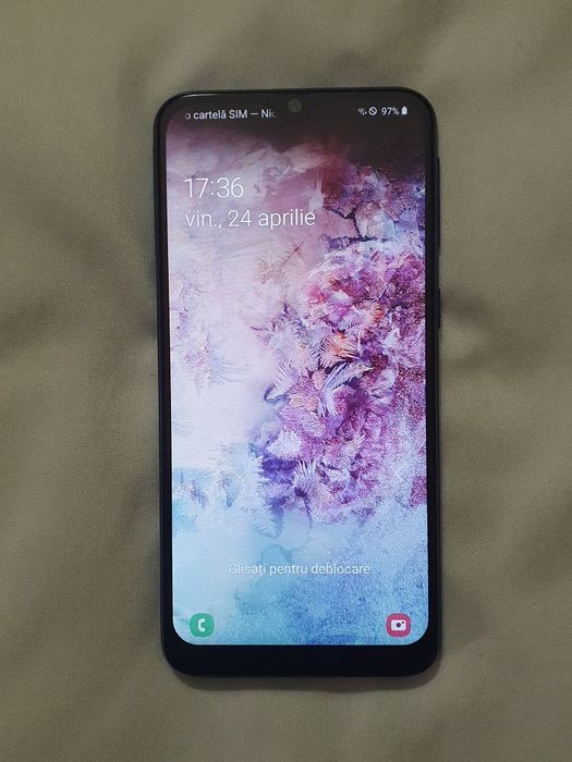 Tel. Samsung A40.