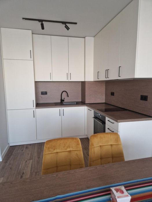 Дава се под наем Двустаен апартамент в Варна, Младост 1 - 60 кв.м за 562 € - Снимка #1