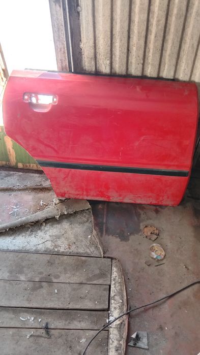 Продам двер задний и крыло передний правыи от Ауди 80 в4