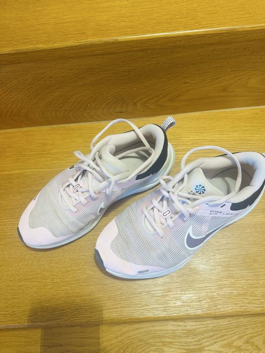 Маратонки Nike.
