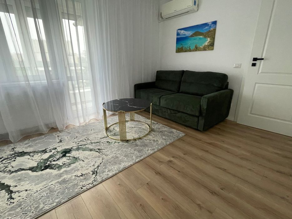 Închiriez apartament cu două camere în centru lângă teatrul Național