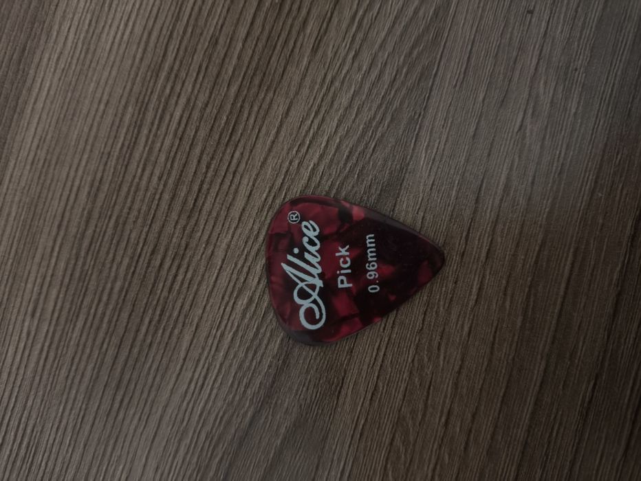 Акустическая гитара