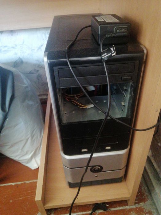 Стол ученический с компьютером