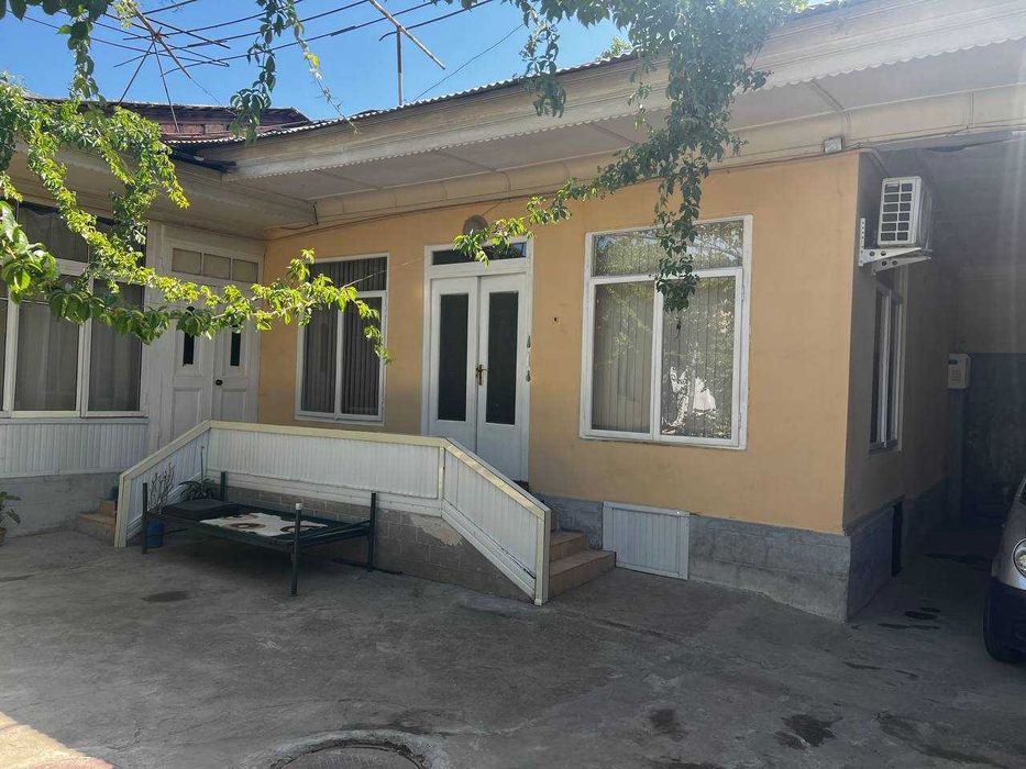 Мукаррам Тургунбаева кучасида уй ховли сотилади