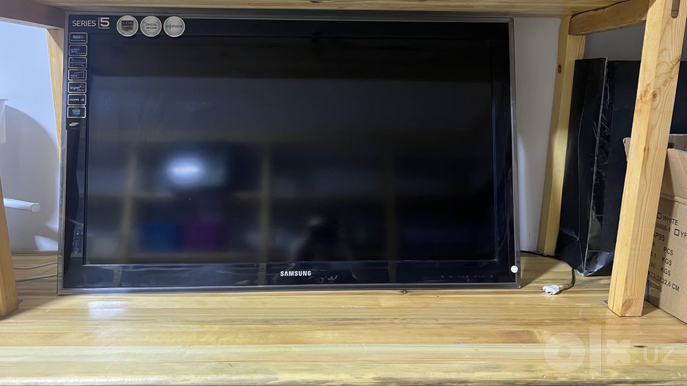 Телевизор Samsung в рабочем состояние